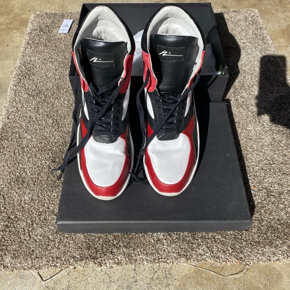 0621 in Red black and white - Picture 10 of 16